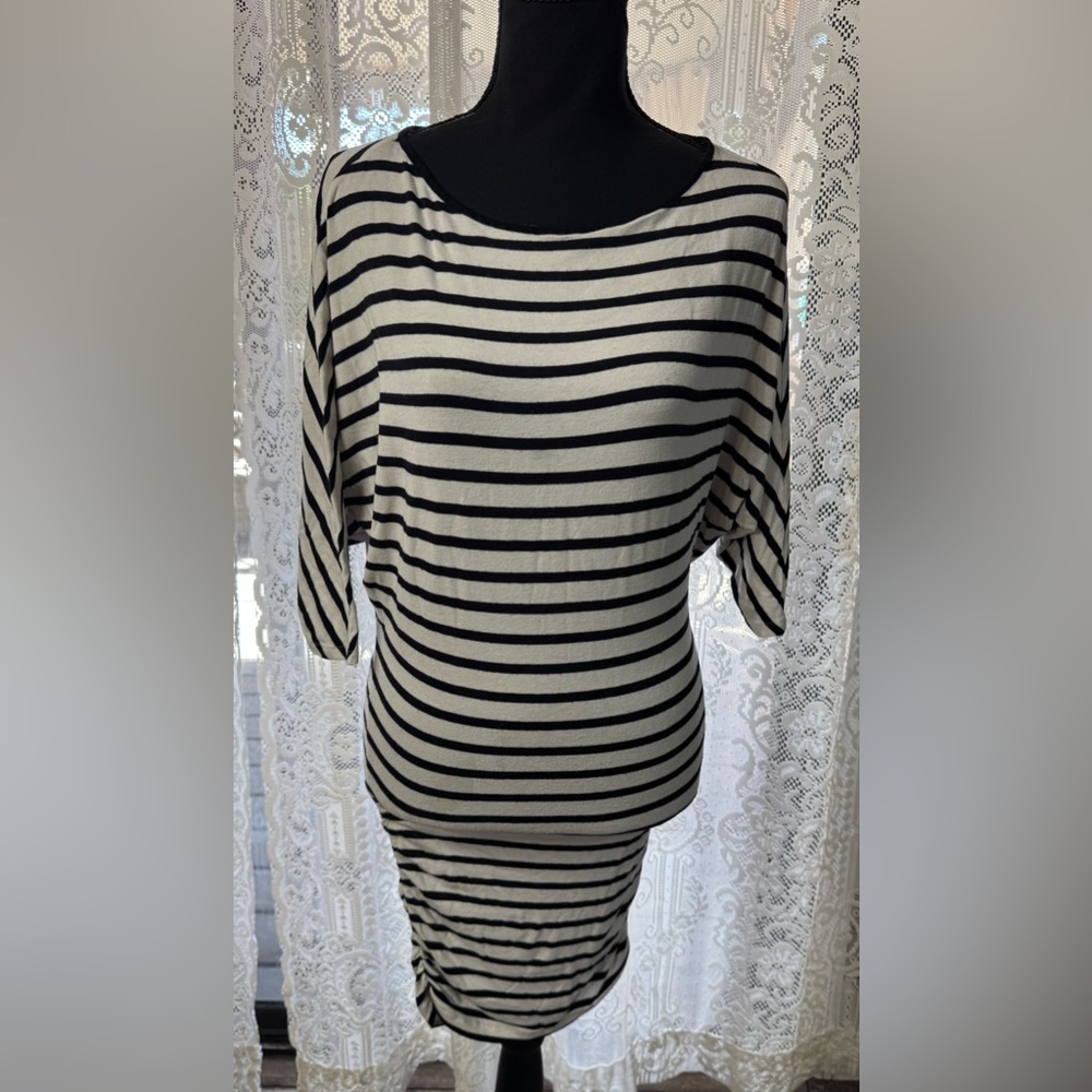 Alice + Olivia Women’s Size Medium Black White Striped Jersey Tunic Dress - Picture 7 of 7